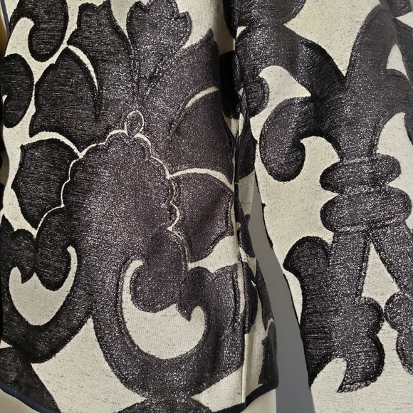 Jacket or blazer. - Picture 4 of 5